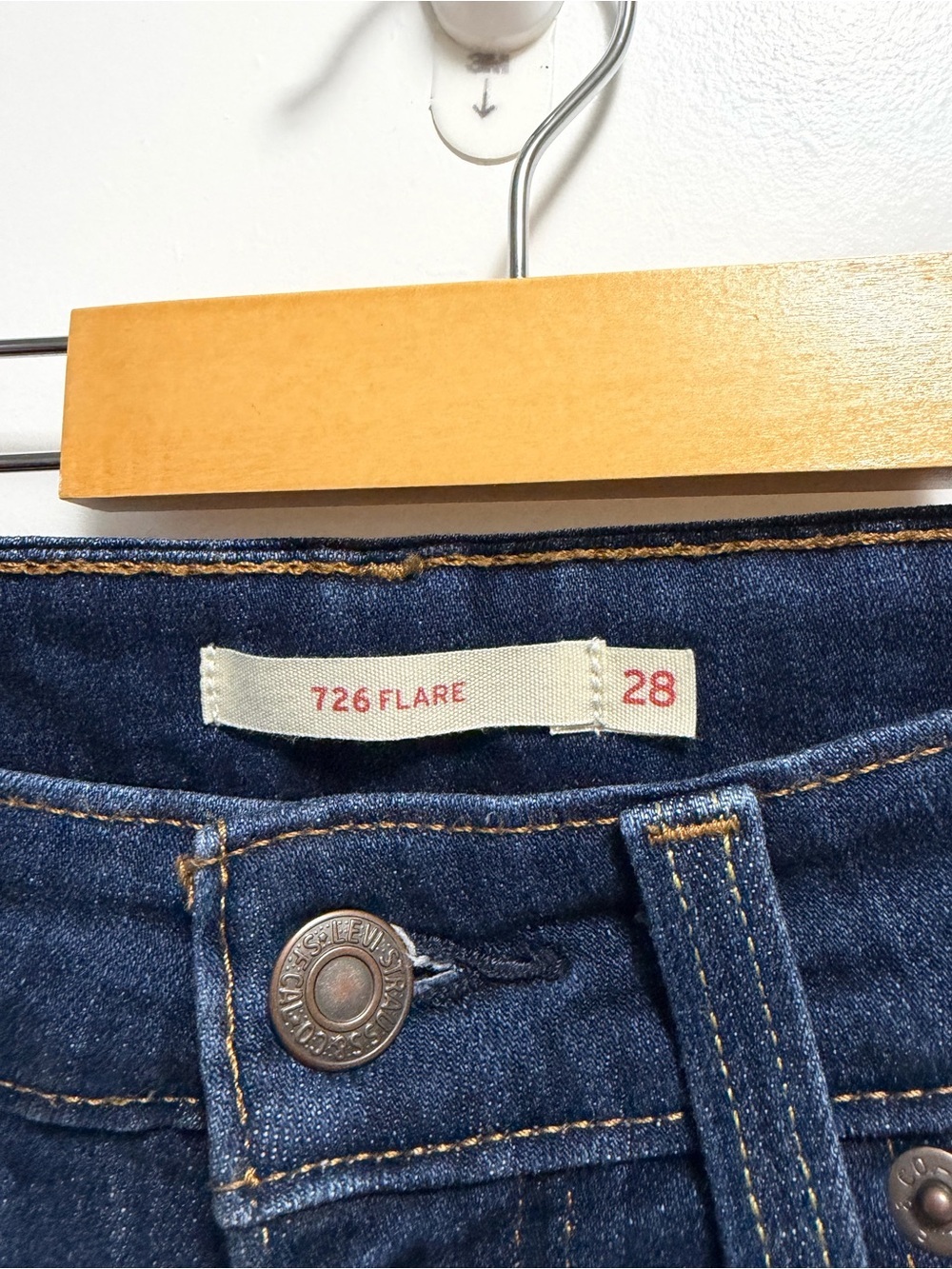 Levi's 726 High Rise Flare Leg Jeans Women’s Size 28x30 - Picture 2 of 10